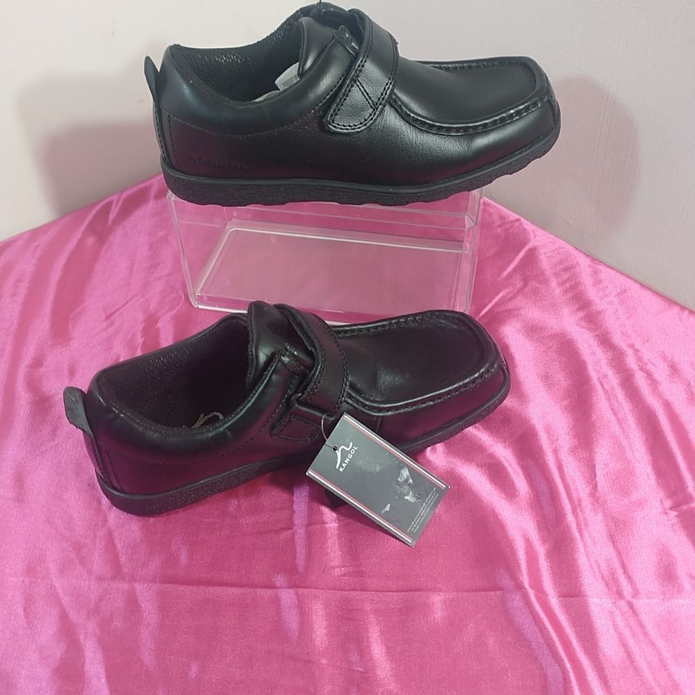 KANGOL Big Kid SZ 5.5 Slip On Hook And Loop Leather Casual Shoes Black NWT.